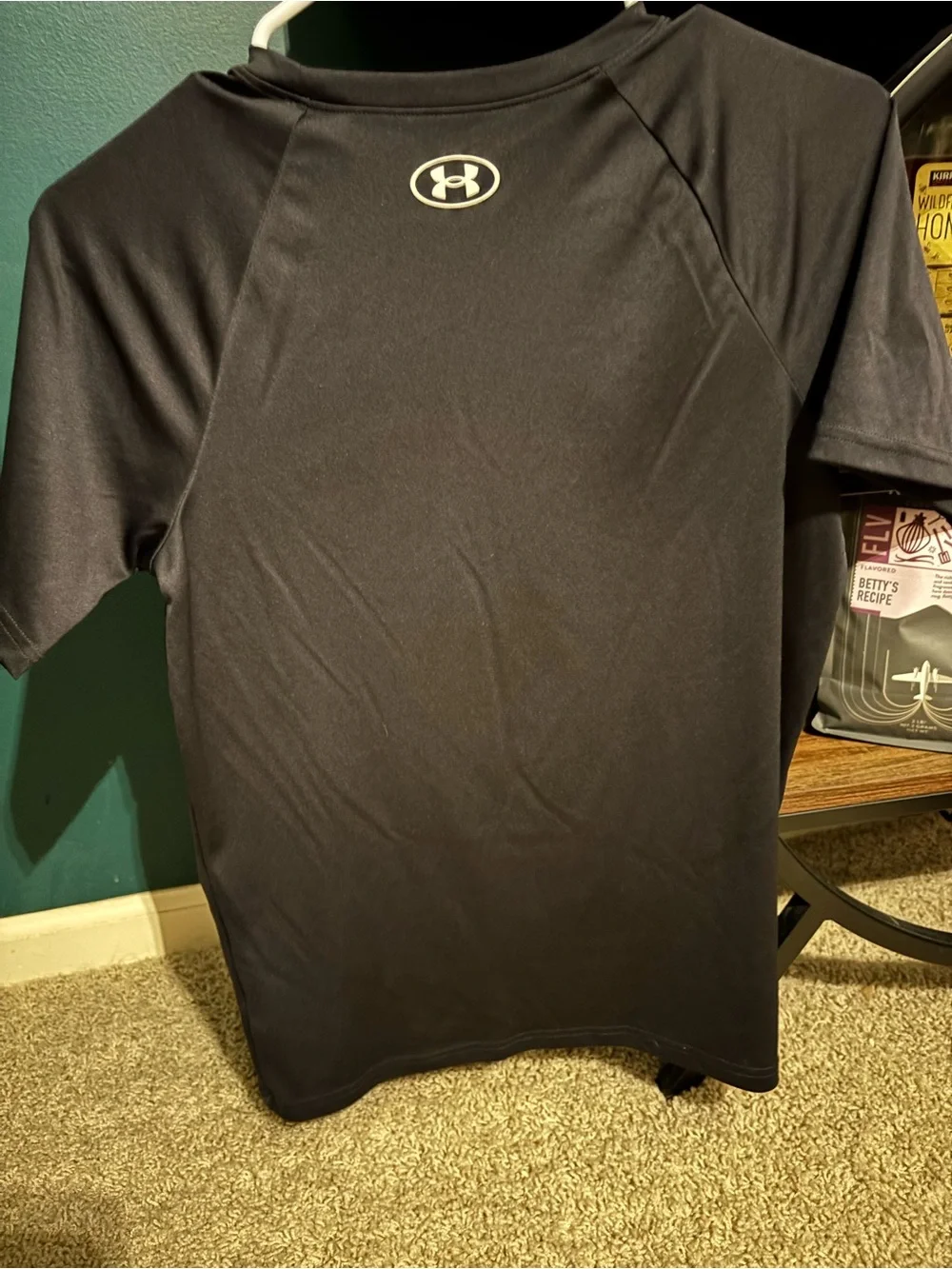 Under Armour UA Tech Textured Short Sleeve - Black- Youth Large MSRP 25$
